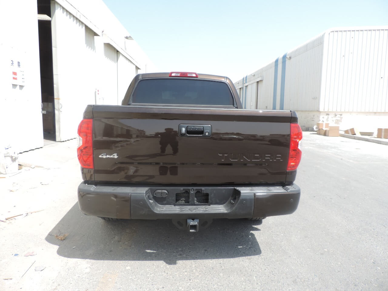Toyota Tundra مصفحة بمنظر خلفي خارجي