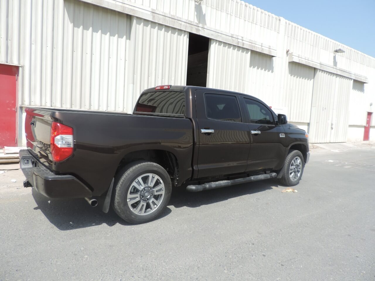 Toyota Tundra مصفحة من الجانب الأيمن