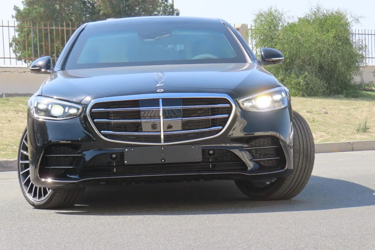 Mercedes-Benz S500 armored luxury sedan front exterior