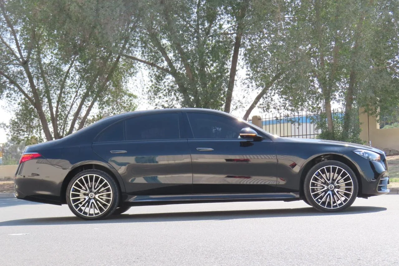 Mercedes-Benz S500 armored luxury sedan side profile daylight