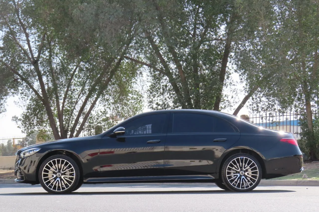 Mercedes-Benz S500 armored luxury sedan side profile