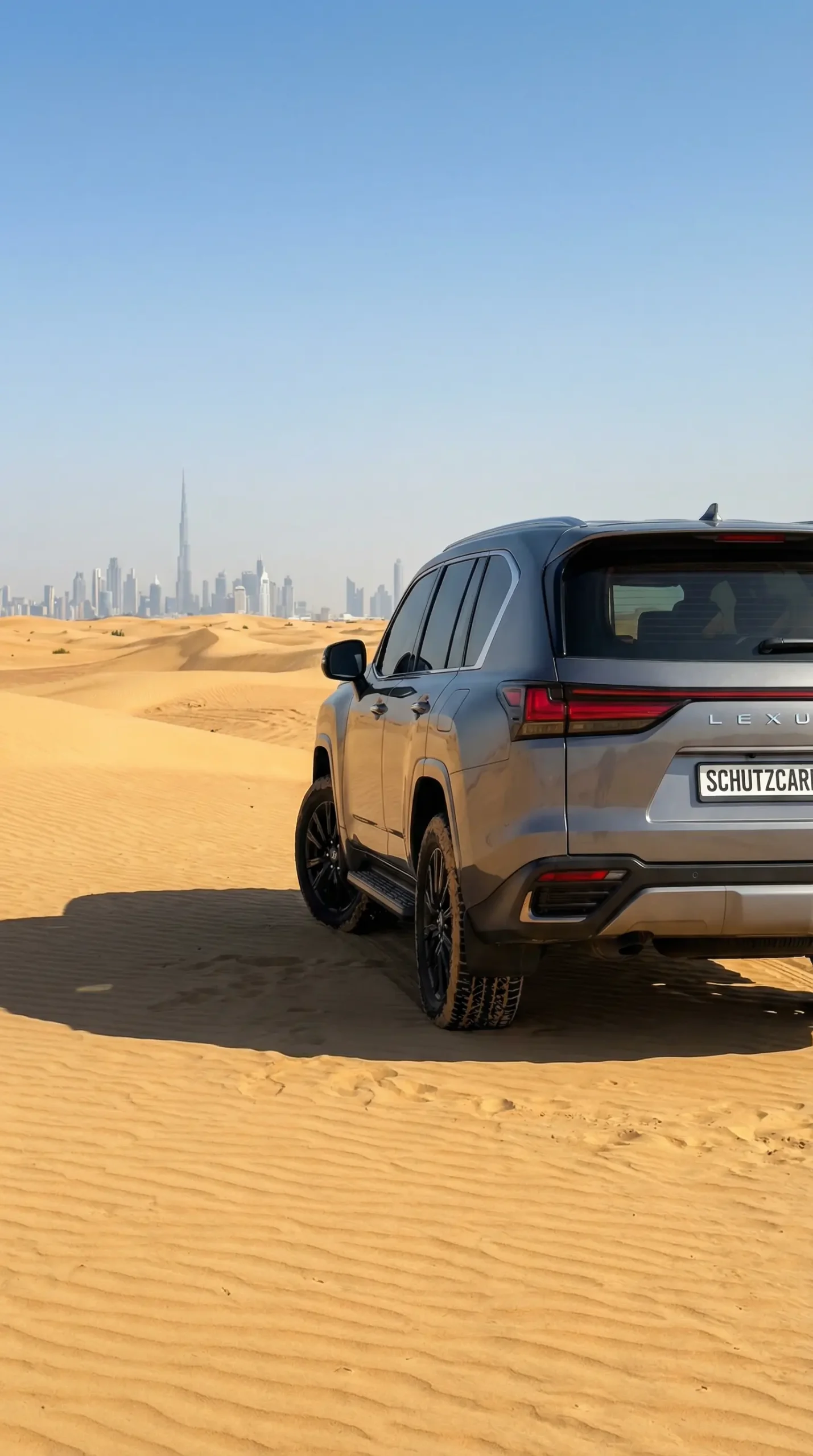 Lexus LX600 مصفحة فاخرة بصورة خلفية للموبايل
